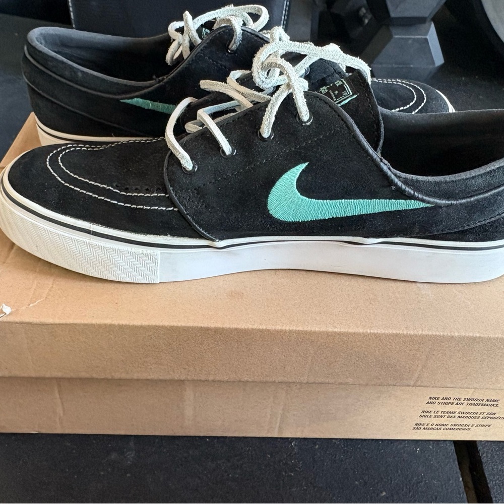 Nike Men’s Janoski Black and Tiffany Blue Casual Shoes